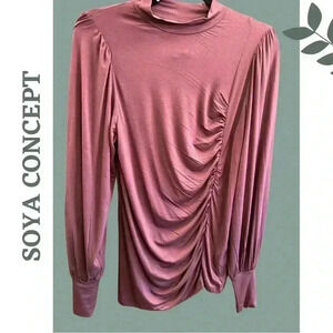 Soya Comcet Light Knit
Burgundy Long Sleeve Tip Side
Gather Detail Small